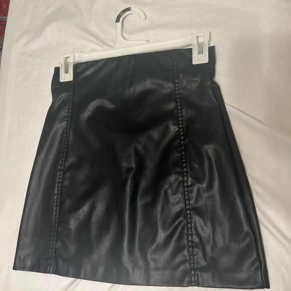 Zara leather black skirt - Picture 2 of 3